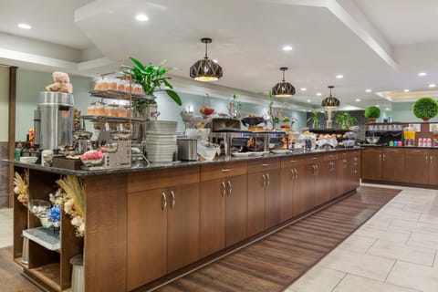 Daily cooked-to-order breakfast for a fee