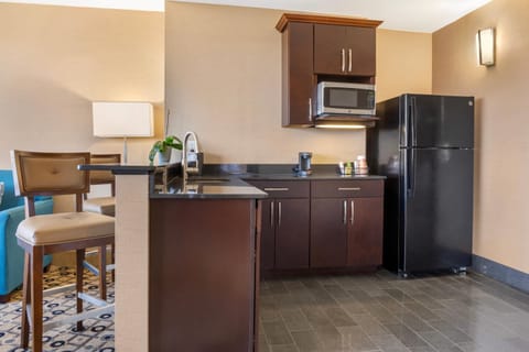 Premium bedding, pillowtop beds, in-room safe, desk