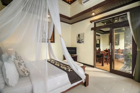 Villa, 1 Bedroom | Minibar, in-room safe, individually decorated, desk