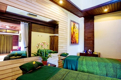 Couples treatment rooms, body treatments, aromatherapy