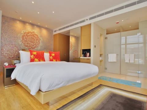 Premium Room, 1 King Bed | Down comforters, minibar, in-room safe, individually decorated