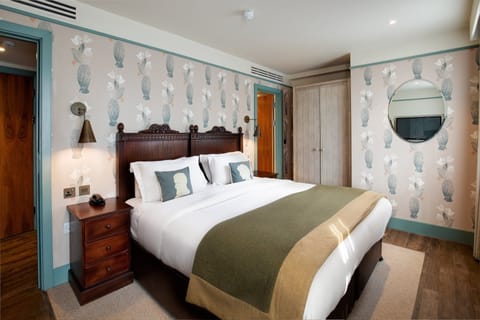 Charleston 1 Bedroom Apartment | Premium bedding, in-room safe, desk, iron/ironing board
