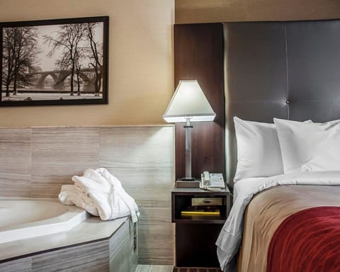 Suite, 1 King Bed, Non Smoking | Premium bedding, down comforters, pillowtop beds, individually decorated