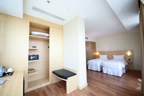 Room, 2 Twin Beds | Minibar, in-room safe, desk, laptop workspace