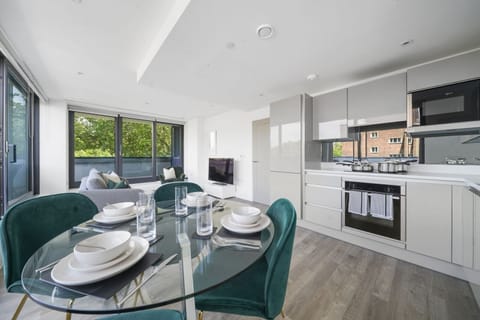 Premium Apartment, 2 Bedrooms | In-room dining