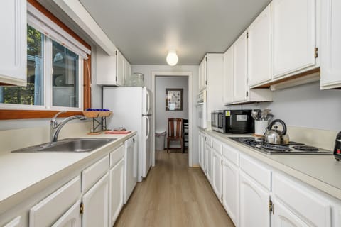 Condo, 2 Bedrooms, Non Smoking (No Pets Allowed) | Private kitchen | Full-size fridge, microwave, oven, stovetop