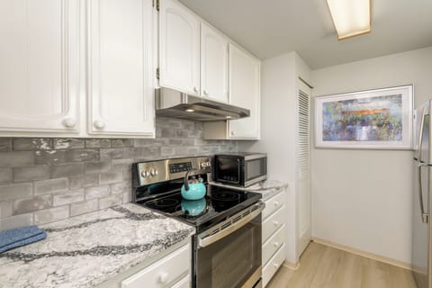 Condo, 2 Bedrooms, Non Smoking (Pet Friendly) | Private kitchen | Full-size fridge, microwave, oven, stovetop