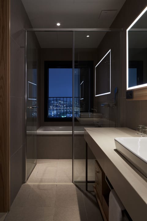 Atelier | Bathroom | Shower, hair dryer, bathrobes, slippers