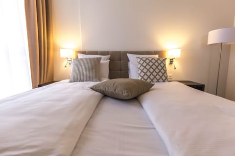 Classic Apartment | Hypo-allergenic bedding, minibar, in-room safe, blackout drapes