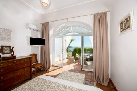 Deluxe Double Room (Milan Suite Partial Sea View) | Terrace/patio