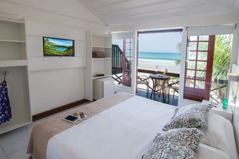 Deluxe Room, Sea View | Down comforters, pillowtop beds, minibar, in-room safe