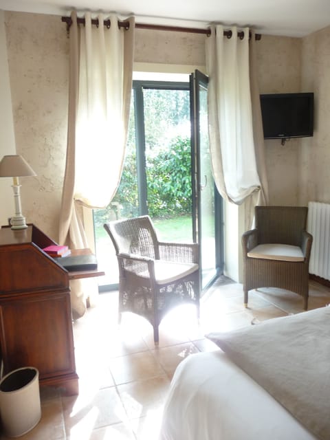 Standard Double Room | Premium bedding, in-room safe, soundproofing, free cribs/infant beds