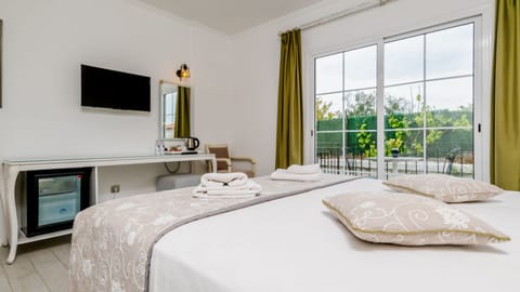 Deluxe Double Room | Garden view