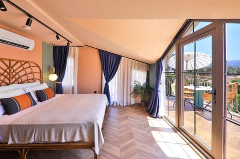 Executive Room, 1 Bedroom, Balcony | Premium bedding, minibar, desk, laptop workspace