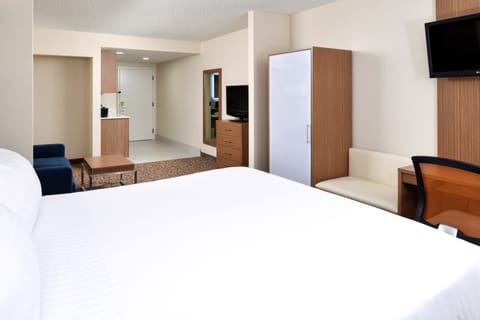 Room, Accessible, Non Smoking (Mobility) | Premium bedding, in-room safe, desk, blackout drapes