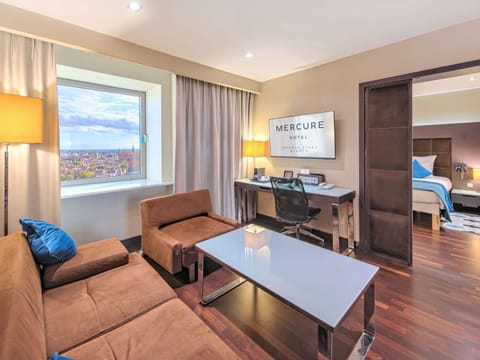 Suite, 1 Queen Bed | 1 bedroom, minibar, in-room safe, individually furnished