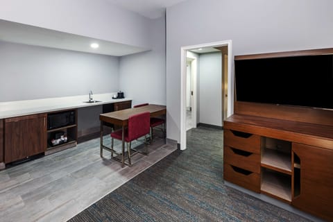 Suite, 1 King Bed, Accessible, Non Smoking (Roll-in Shower) | In-room safe, desk, iron/ironing board, free cribs/infant beds