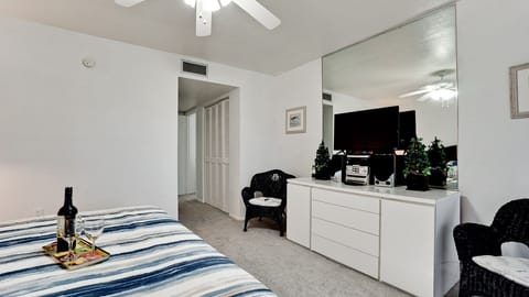 Studio (2 Bedrooms) | 2 bedrooms, laptop workspace, iron/ironing board, free WiFi