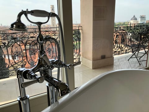 Luxury Suite, City View | Egyptian cotton sheets, premium bedding, down comforters