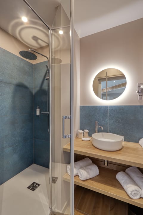 Family Apartment, 1 Bedroom | Bathroom | Shower, hair dryer, towels, soap