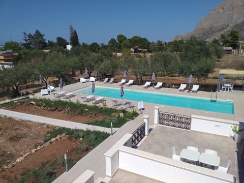 Seasonal outdoor pool, pool umbrellas, sun loungers