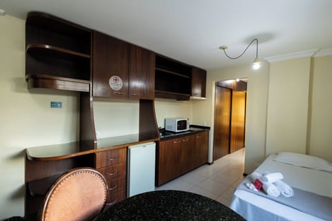 Minibar, desk, laptop workspace, free WiFi