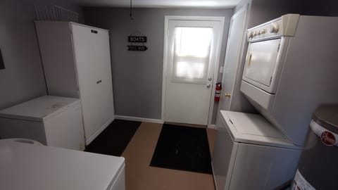 laundry room with washer/dryer and two chest freezers 