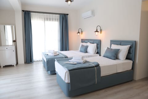 Exclusive Triple Room | Free WiFi, bed sheets