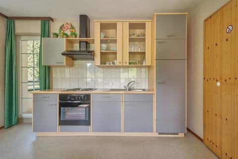 Apartment, 2 Bedrooms | Private kitchen