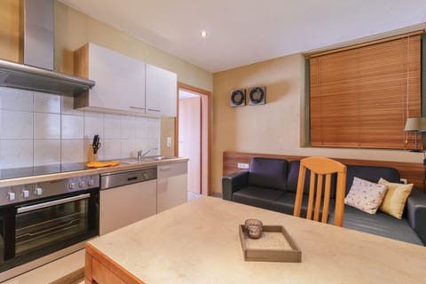 Apartment, 1 Bedroom | In-room dining