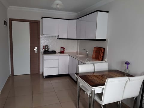 Apartment, 1 Bedroom, Garden View | Private kitchen | Mini-fridge, stovetop