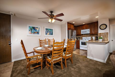 The dining area seats 6.