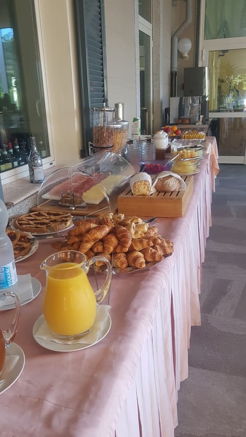 Daily buffet breakfast (EUR 10 per person)