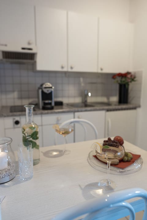 Studio | Private kitchen | Mini-fridge, espresso maker, coffee/tea maker, electric kettle