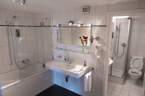 Suite, Balcony (Twin) | Bathroom sink