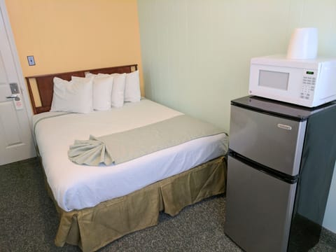 Standard Suite, 1 Bedroom, Refrigerator & Microwave | Iron/ironing board, free WiFi, bed sheets