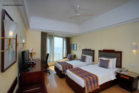 Executive Room, 1 Twin Bed, Sea View | Minibar, in-room safe, desk, blackout drapes