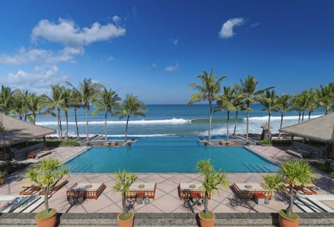 3 outdoor pools, pool umbrellas, sun loungers