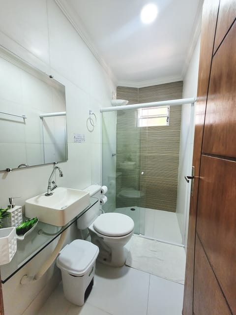 Standard Triple Room, Non Smoking, Garden View | Bathroom | Shower, rainfall showerhead, hair dryer, towels