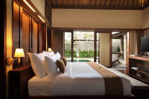 Honeymoon Villa with Floating Breakfast | 1 bedroom, memory foam beds, minibar, in-room safe