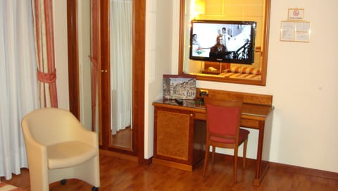 Superior Double or Twin Room, City View | Living area | 36-inch TV with satellite channels