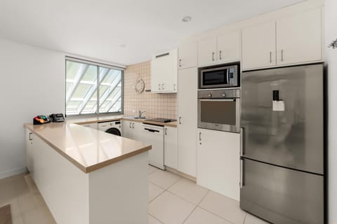 Apartment, 1 King Bed, Terrace | Private kitchen | Full-size fridge, microwave, stovetop, dishwasher