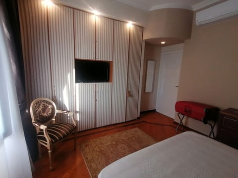 Romantic Double Room | Egyptian cotton sheets, premium bedding, down comforters