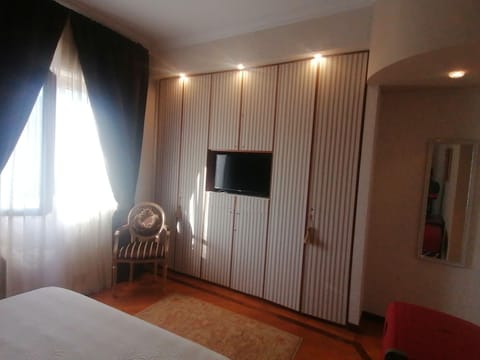 Romantic Double Room | Egyptian cotton sheets, premium bedding, down comforters