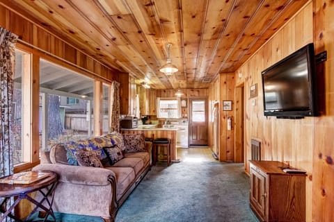 Cabin, 2 Bedrooms | Living area | 30-inch TV with cable channels