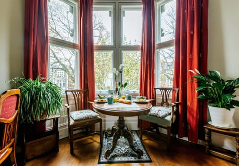 Deluxe Room, 1 King Bed, Refrigerator & Microwave, City View | Egyptian cotton sheets, premium bedding, individually decorated