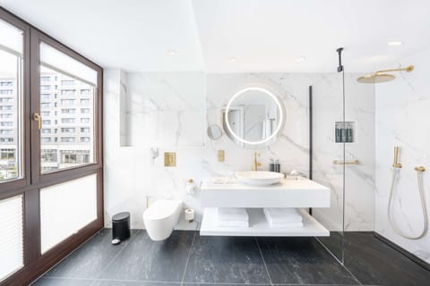 Studio (Residence) | Bathroom shower