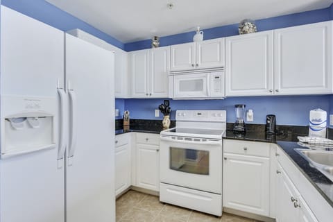 Condo, 1 Bedroom, Balcony, Ocean View (106) | Private kitchen | Full-size fridge, microwave, stovetop, dishwasher