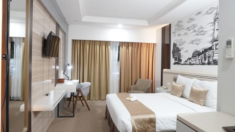 Deluxe Double or Twin Room | In-room safe, desk, free WiFi, bed sheets