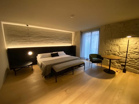 Deluxe Double Room, Balcony (11 Monica) | Minibar, in-room safe, desk, soundproofing